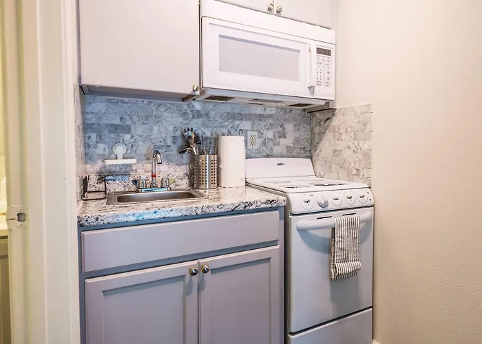 Cozy Retreat In For 2 Guests Apartment *