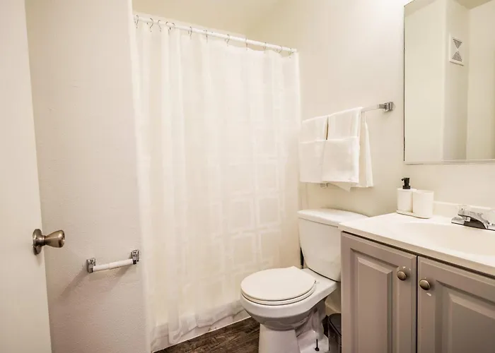 Cozy Retreat In For 2 Guests Apartment